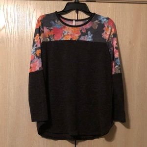 Floral blouse size small
